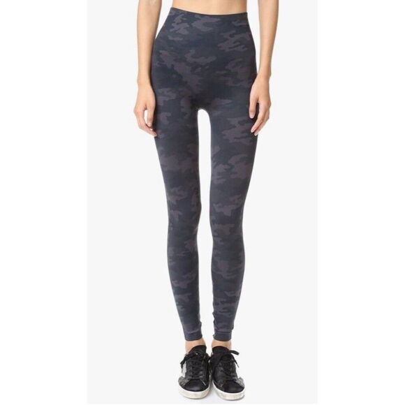 SPANX Look at Me Now Seamless Leggings Size Large Black Camo Core Tummy Control - Picture 1 of 12
